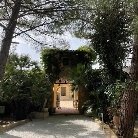 Masseria Santa Barbara Farm stay *