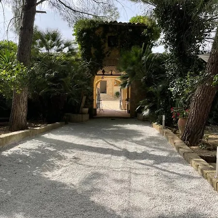 Masseria Santa Barbara Farm stay *